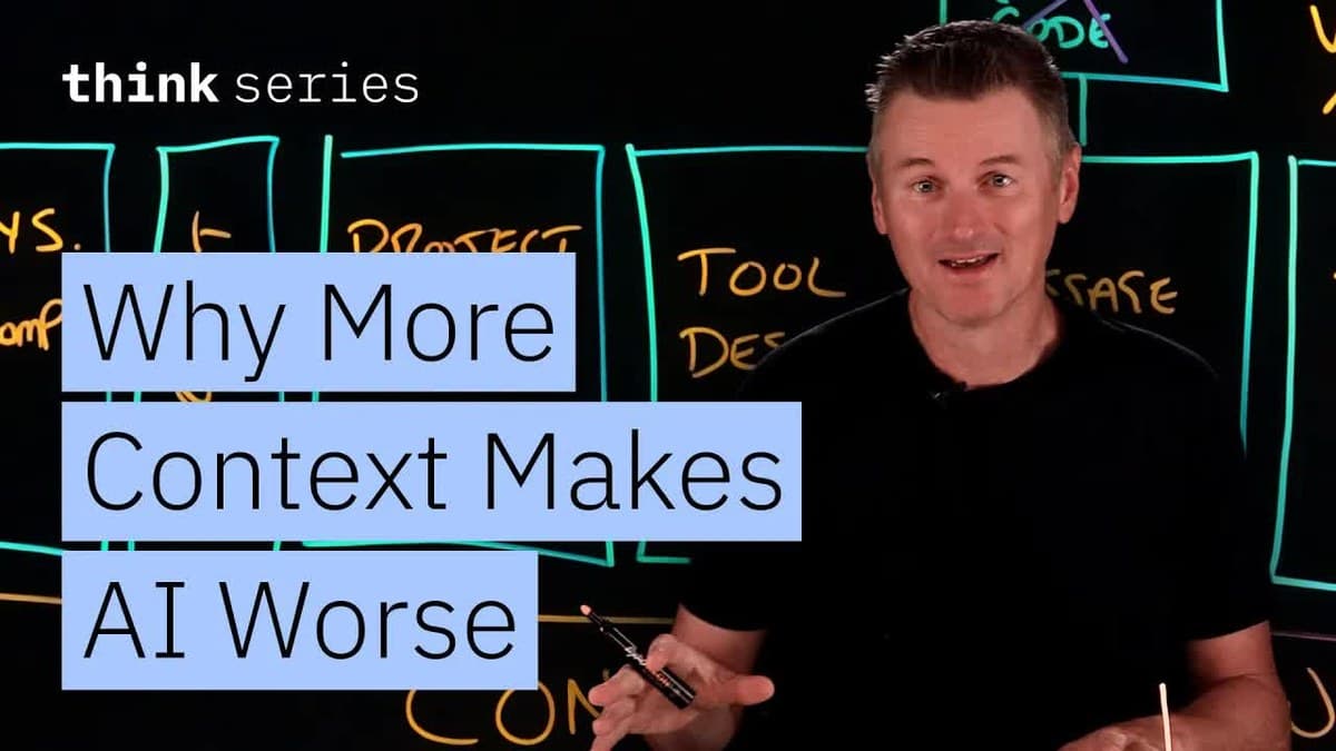 Martin Keen står foran en mørk tavle med tegnede felt for kontekstvinduet, ved siden av teksten «Why More Context Makes AI Worse»