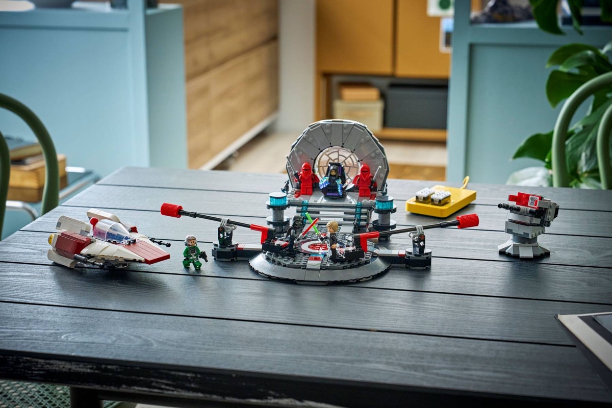75427 Throne Room Duel & A-Wing full set displayed on a table